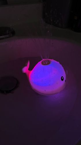 Customer photo review of Kletshuts™ WhaleToy - Hval Badelegetøj Med Lys