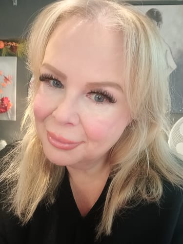 Customer photo review of L.W.I Into U Russian Magnetic Lashes