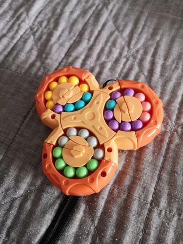 Customer photo review of Kletshuts™ SensoryToy - 2 i 1 Rubiks Terning / Magisk Bønne Gyro Fidget Spinner