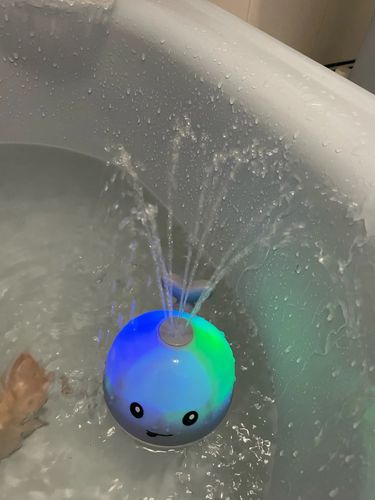 Customer photo review of Kletshuts™ WhaleToy - Hval Badelegetøj Med Lys