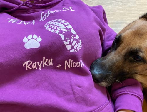 Customer photo review of Team Gassi Fußabdruck - Personalisierbarer Unisex Hoodie