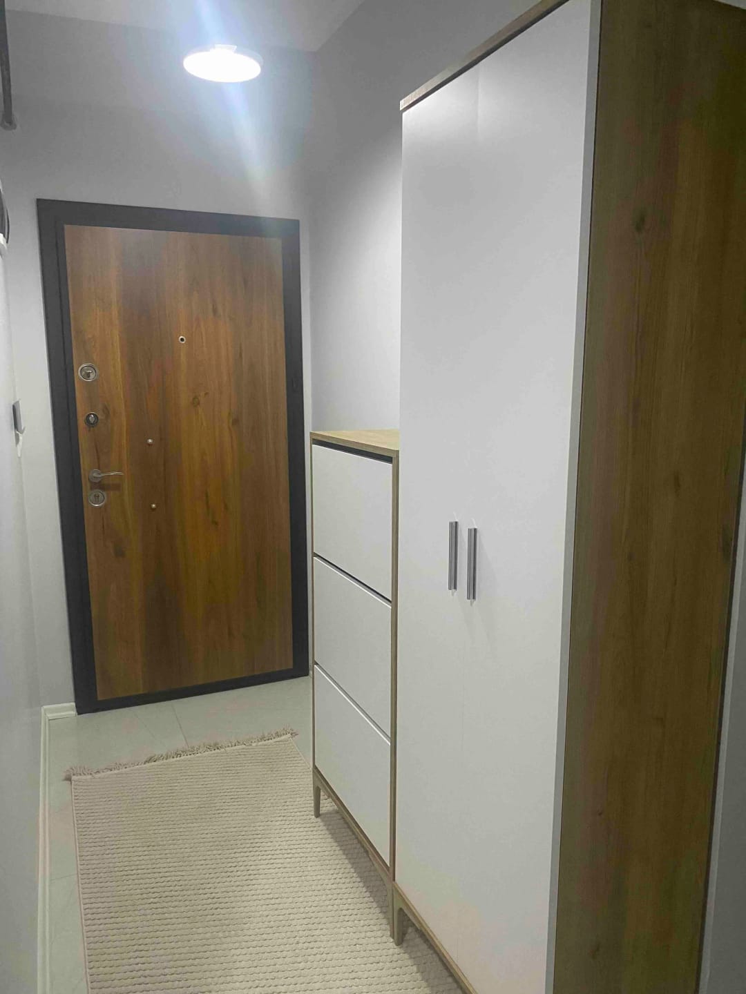 Customer photo review of Rani EA137 Portmanto Askılı Vestiyer Düşer Kapaklı Ayakkabılık Sepet Ceviz - Beyaz