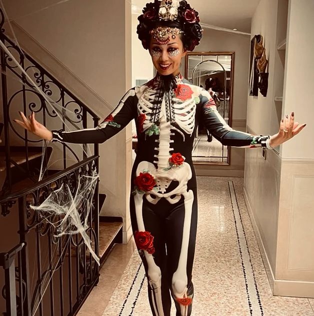 Customer photo review of Skeleton & Roses Costume