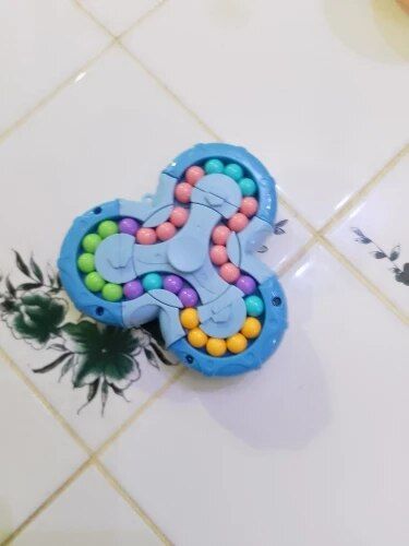 Customer photo review of Kletshuts™ SensoryToy - 2 i 1 Rubiks Terning / Magisk Bønne Gyro Fidget Spinner