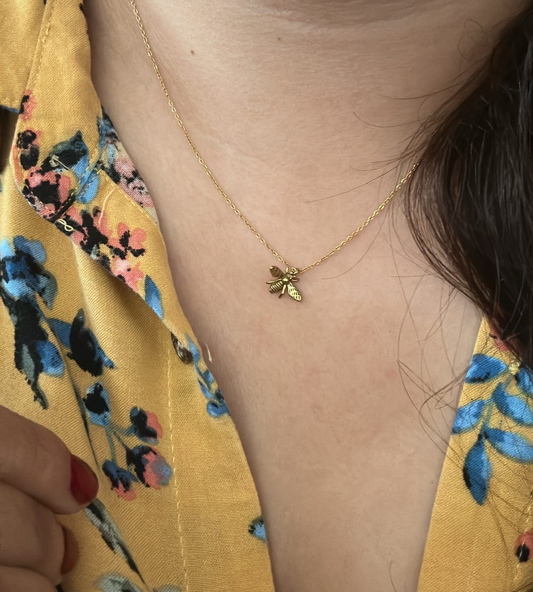 Customer photo review of Collar Queen Bee