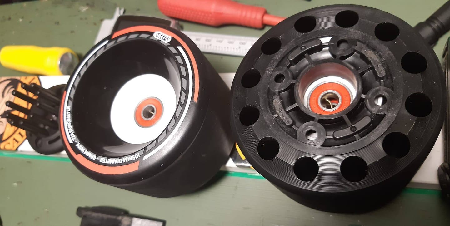 Customer photo review of Meepo Cyclone 105s wheels Set - Next-Level Street Wheels with Enhanced Grip and Unmatched Shock Absorption