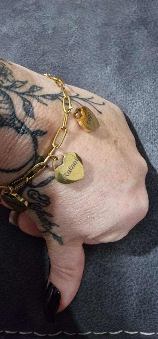Customer photo review of Bracelet Personnalisé à Cœurs Multiples