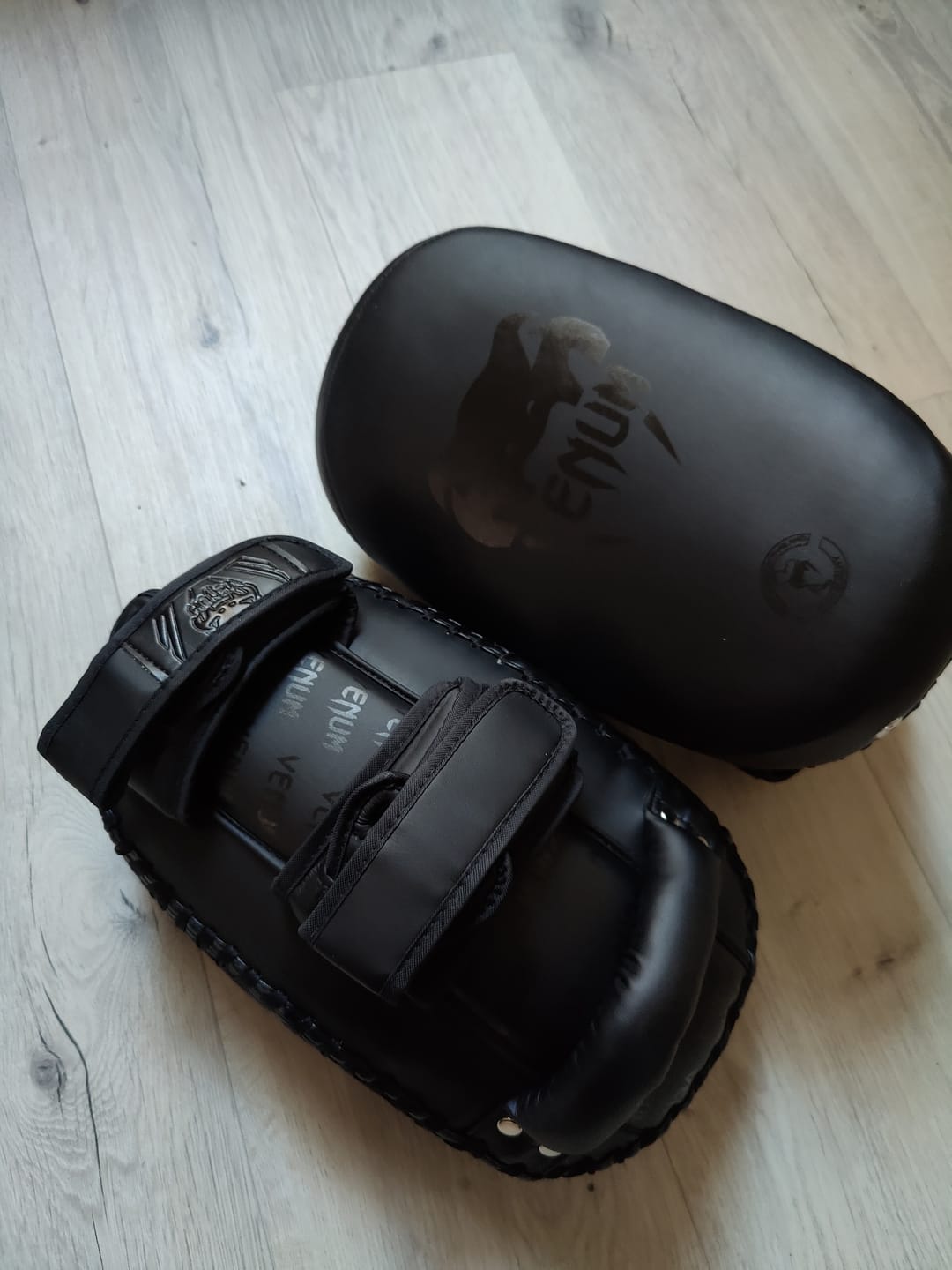 Customer photo review of Venum Thai Pads Light - Zwart