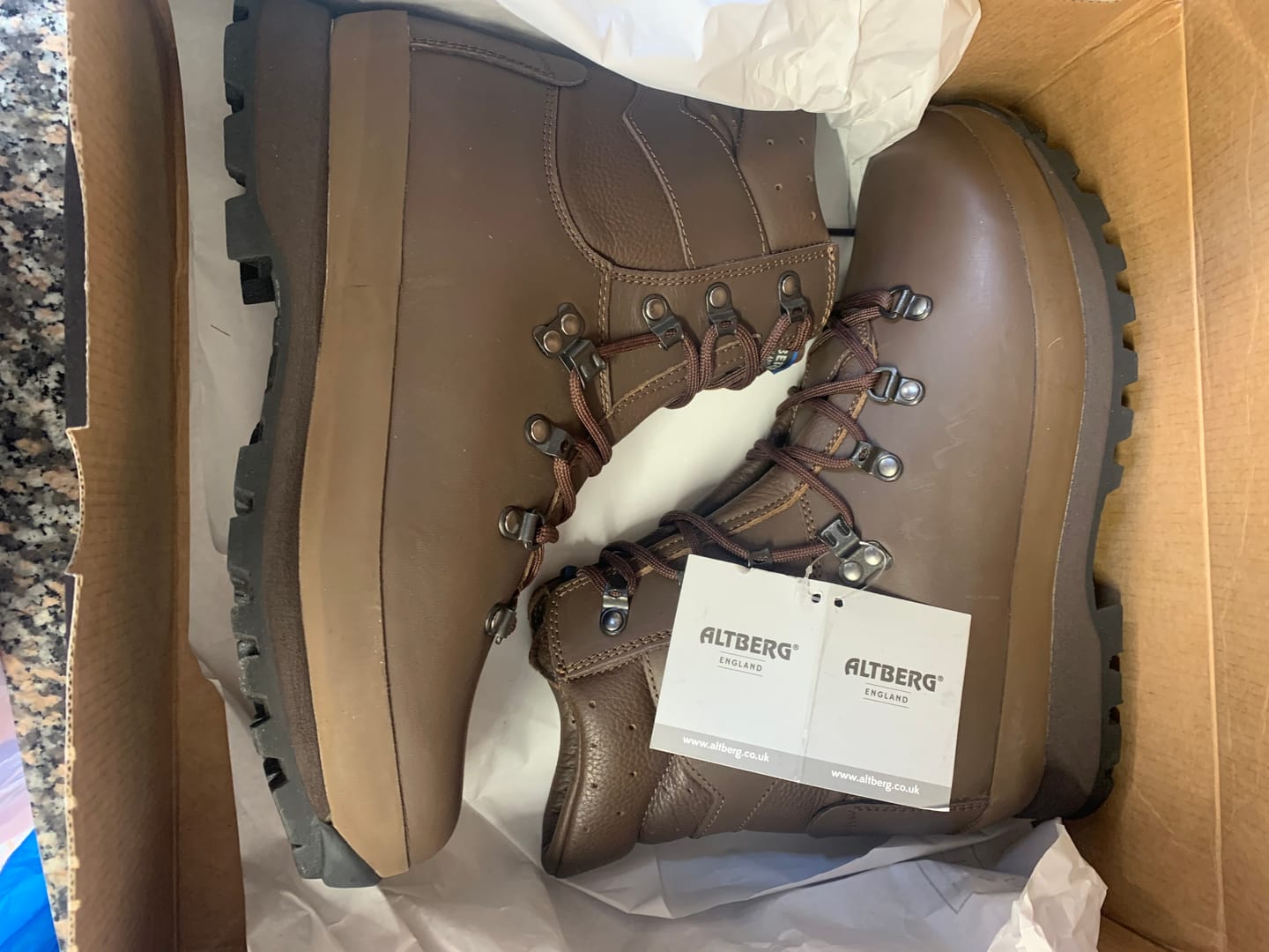 Customer photo review of Anfibi Altberg Defender Esercito Inglese Marronex