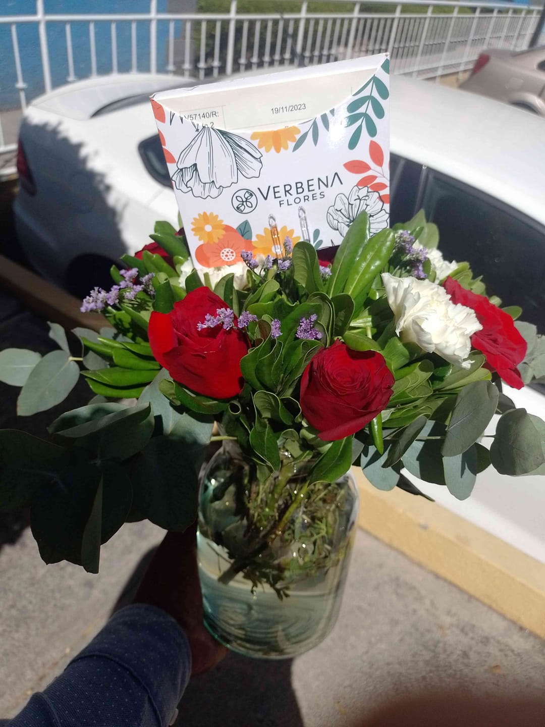 Customer photo review of Chiquito pero Picoso - Rosa Roja y Clavel Blanco