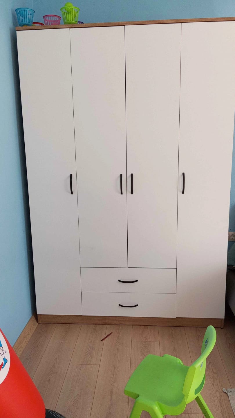 Customer photo review of Rani BA112 Geniş Gardırop Elbise Dolabı 4 Kapaklı 2 Çekmeceli 13 Raflı 1 Askılı Sepet Ceviz - Beyaz