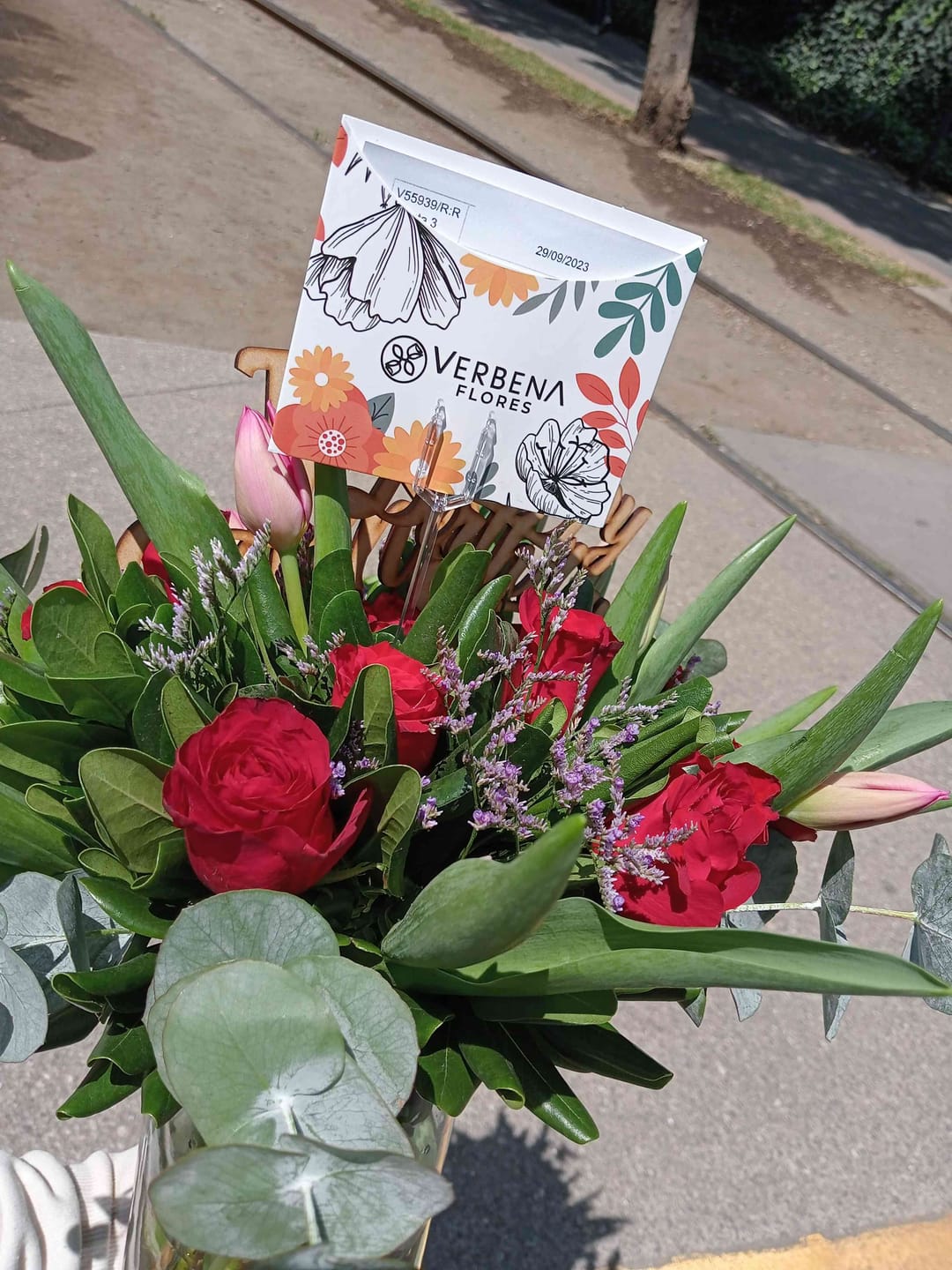 Customer photo review of Rojo Atardecer - Tulipán y Rosa Roja