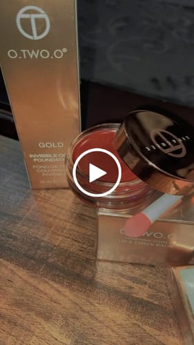 Customer video review of O.TWO.O VELVET MATTE LIP LACQUER