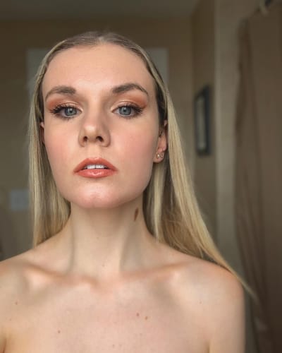 Customer photo review of Glow Lust™ Radiant Luminizer