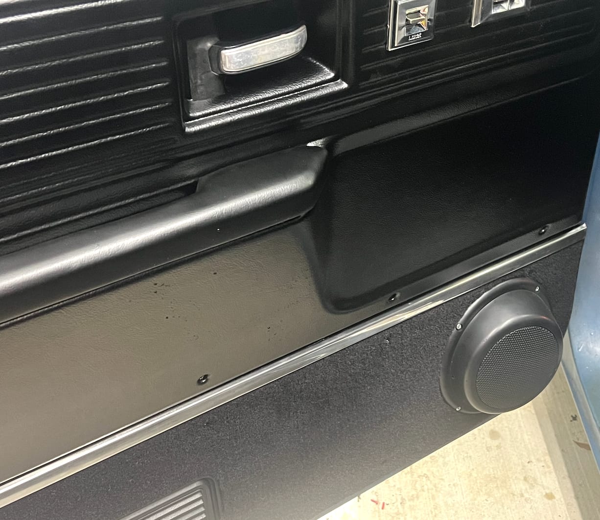 Customer photo review of AquaVibe WR58B | 5'' Surface Mount Wedge Speaker | Sold Individually