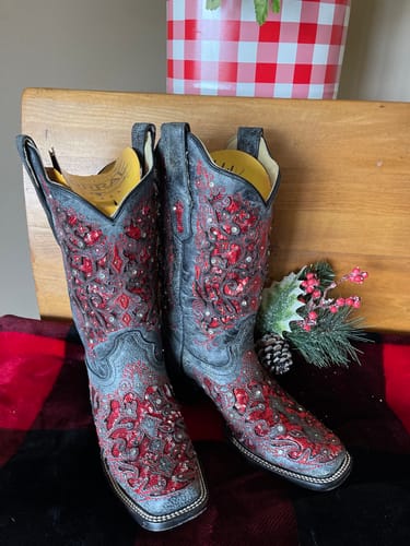 Customer photo review of Women's Sequin Inlay Square-Toe Boots