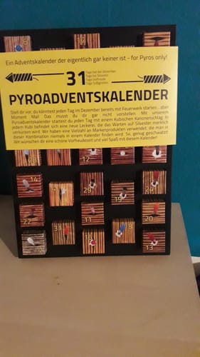Customer photo review of PYRO Adventskalender 2023 🧨 31 Kubische Kanonenschläge!