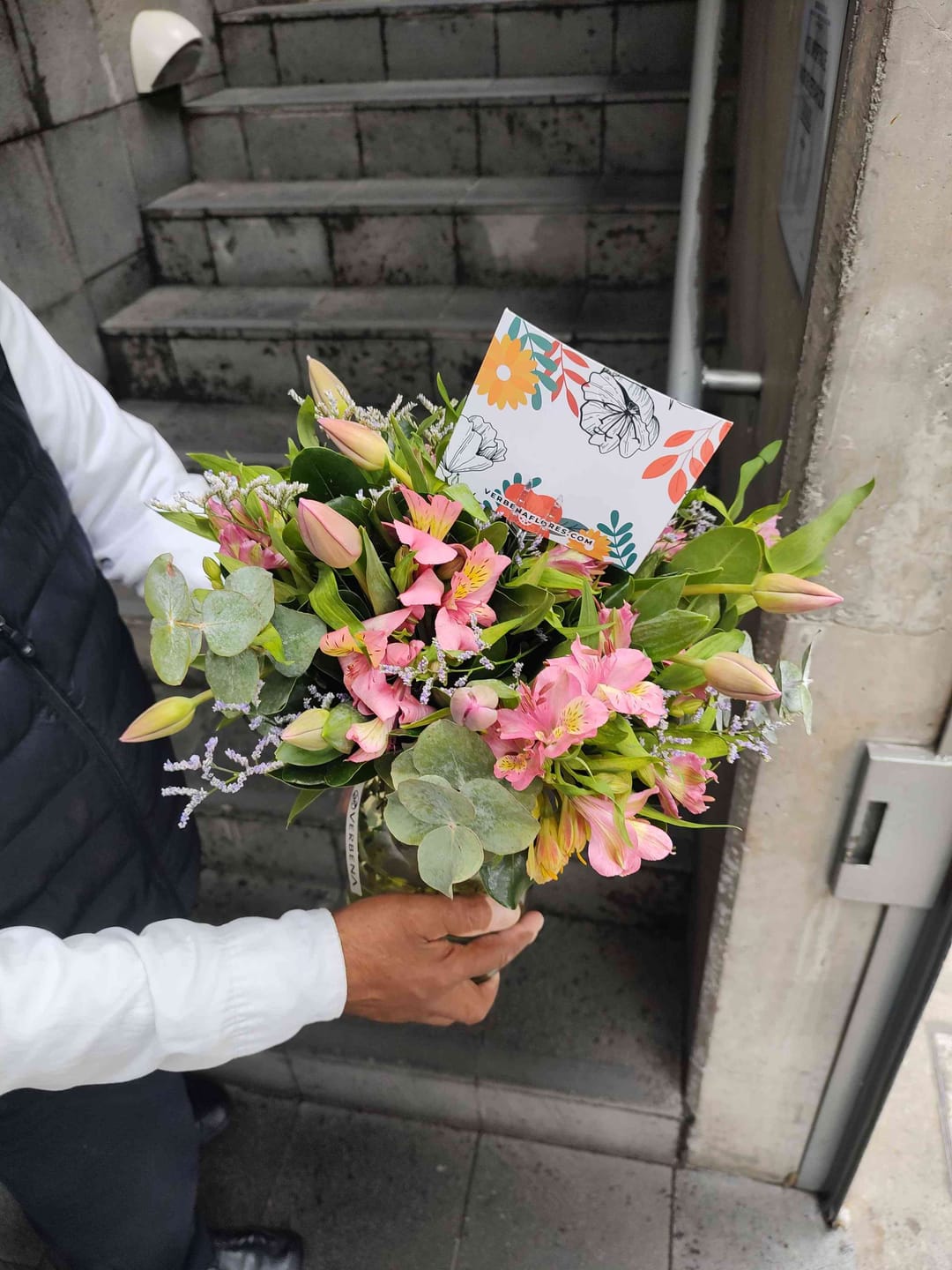 Customer photo review of Campanita - Tulipán y Astromelia Rosa