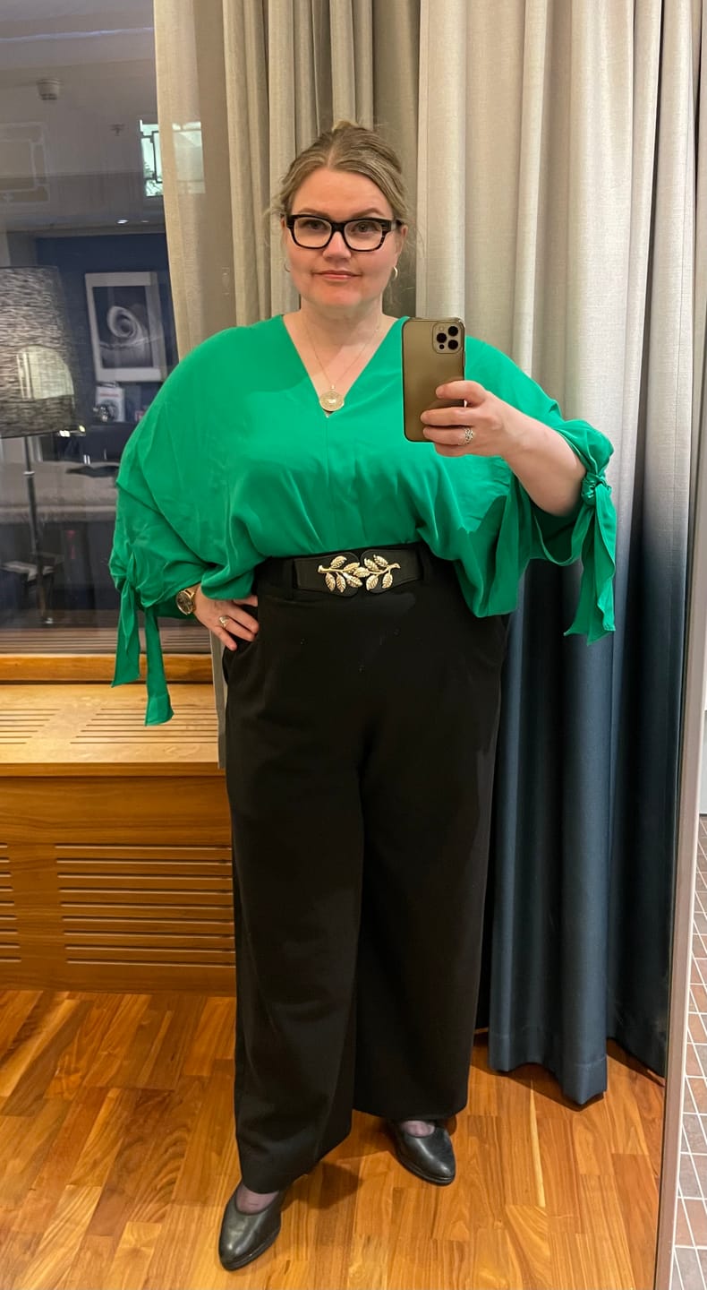 Customer photo review of Hepburn Pants med gylf - bukse med høyt liv - svart