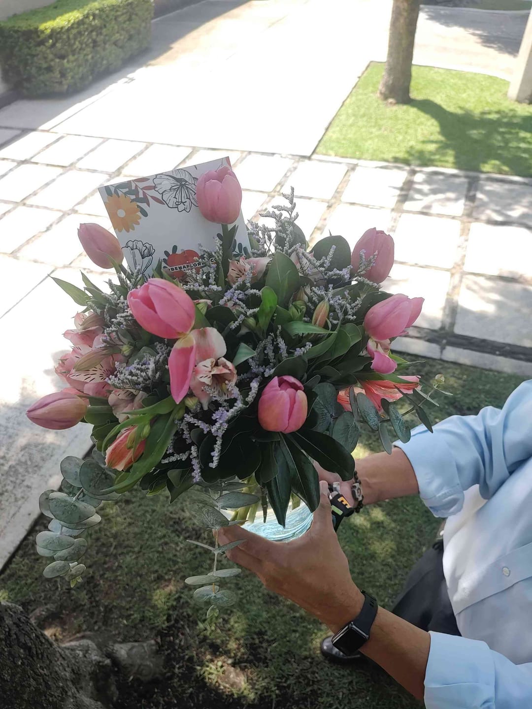 Customer photo review of Campanita - Tulipán y Astromelia Rosa