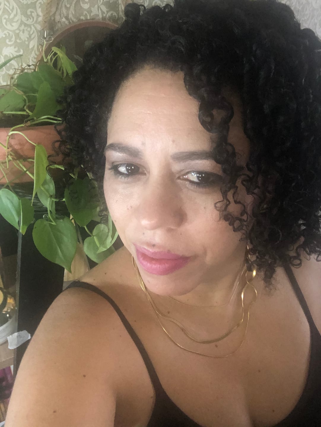 Customer photo review of Colar Celina Trio Camadas Malha Banhado em Ouro 18K