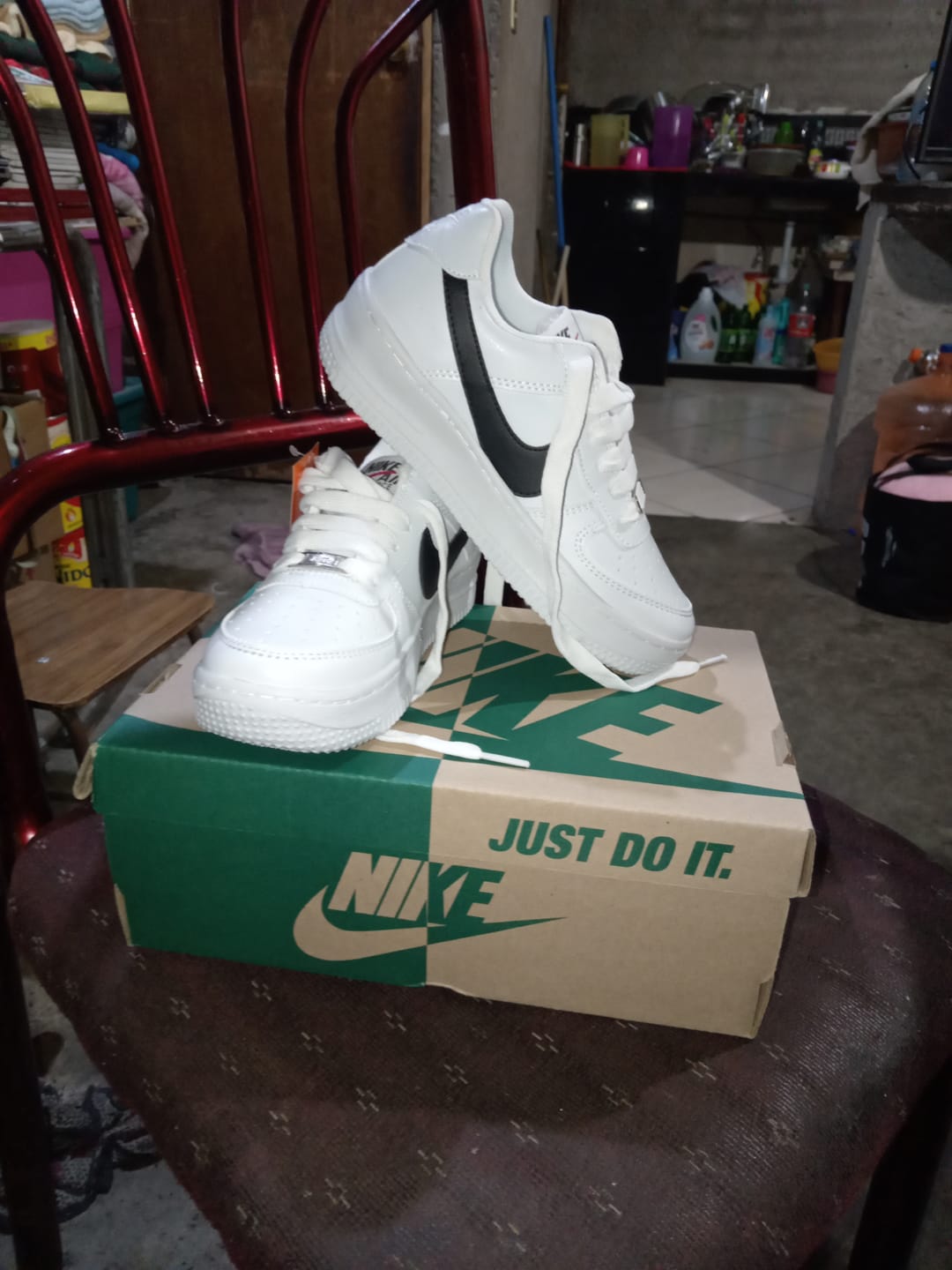 Customer photo review of Tenis 270 Blanco Negro