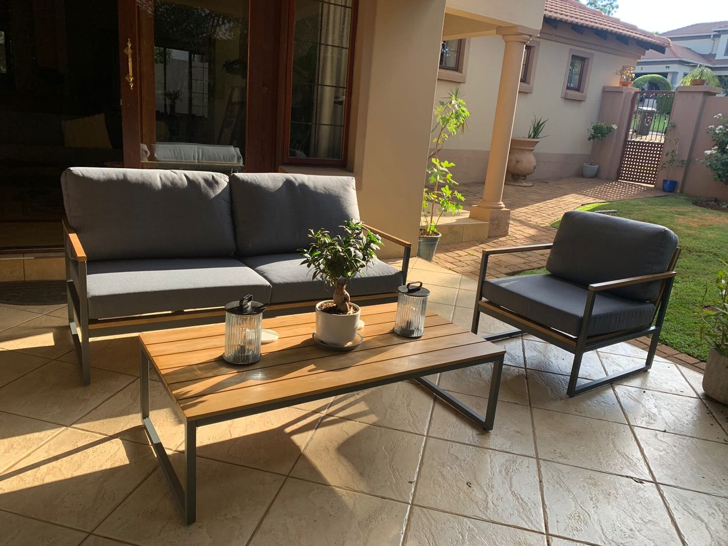 Customer photo review of Stanton Lounge Set