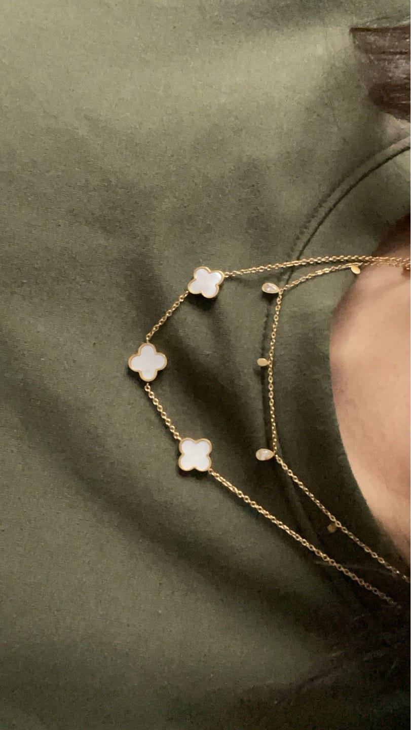 Customer photo review of Three Clovers Kette | 18K vergoldet