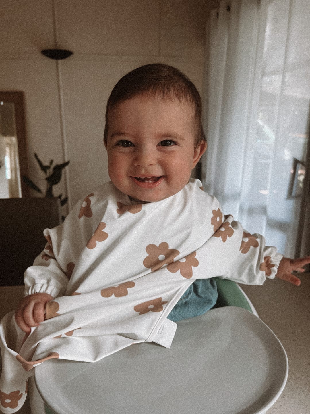Customer photo review of Mess-Free Smock Bib | Clay Daisy