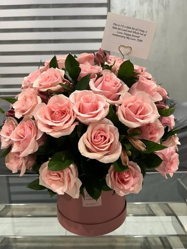 Customer photo review of 50 Pink Roses Box