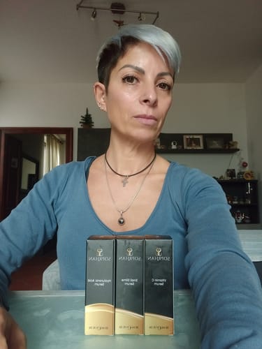 Customer photo review of Sieri Acido Ialuronico + Vitamina C + Bava di Lumaca - 3 al Prezzo di 1 (30ml per Siero)