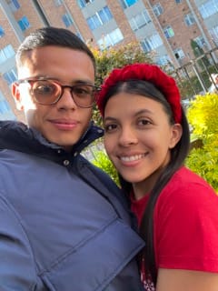 Customer photo review of Balaca - Rojo Velvet Flunchie