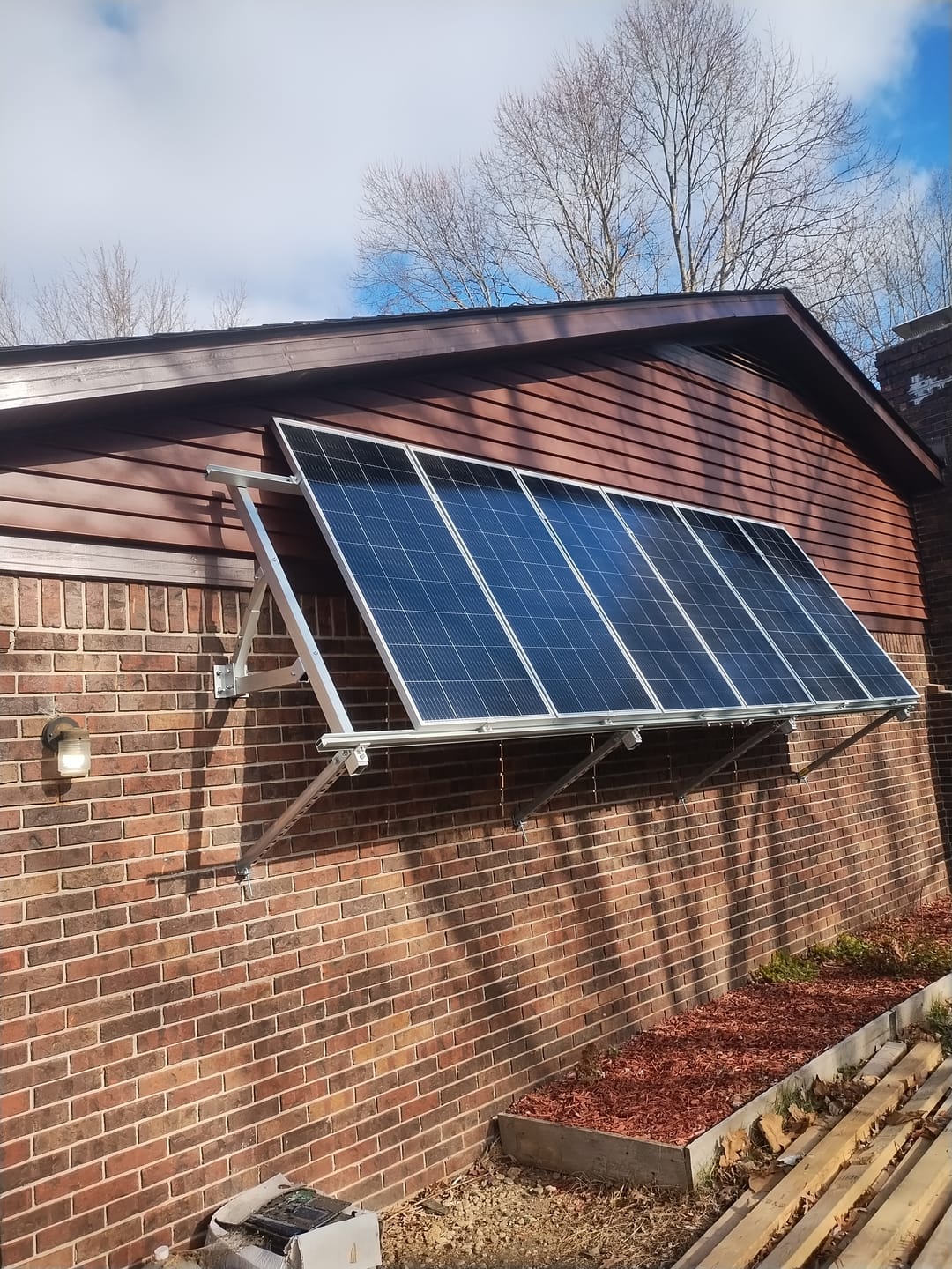 Customer photo review of RICH SOLAR MEGA 200 Watt Monocrystalline Solar Panel | Best 12V Panel for RVs and Off-Grid | 25-Year Output Warranty | UL Certified