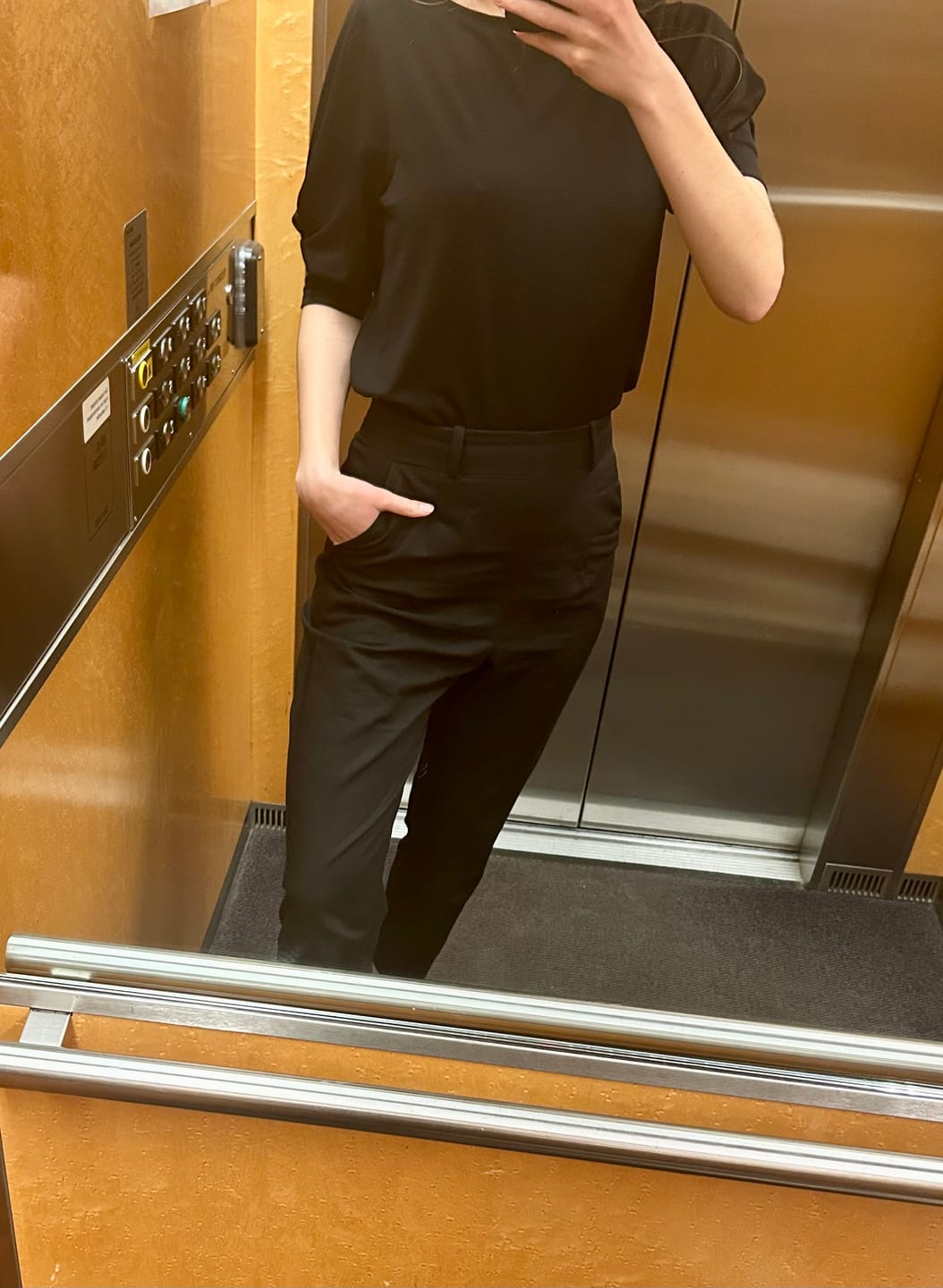 Customer photo review of Frida Pants med gylf - bukse med høyt liv - svart
