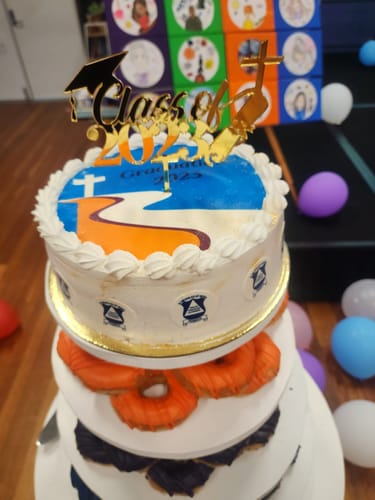 Customer photo review of 20 cm Pre-cut Circle Custom Edible Icing Image