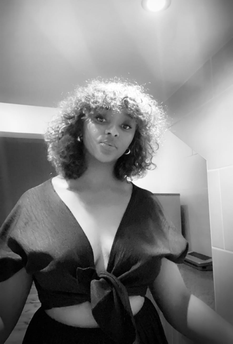Customer photo review of Colour : Double Drawn Highlighted Curly Fringe