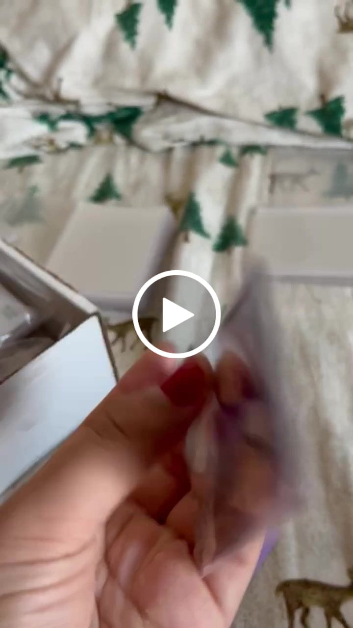 Customer video review of PREMIUM HOLOGRAPHIC PHOTOCARD SLEEVES - HEART VERSION