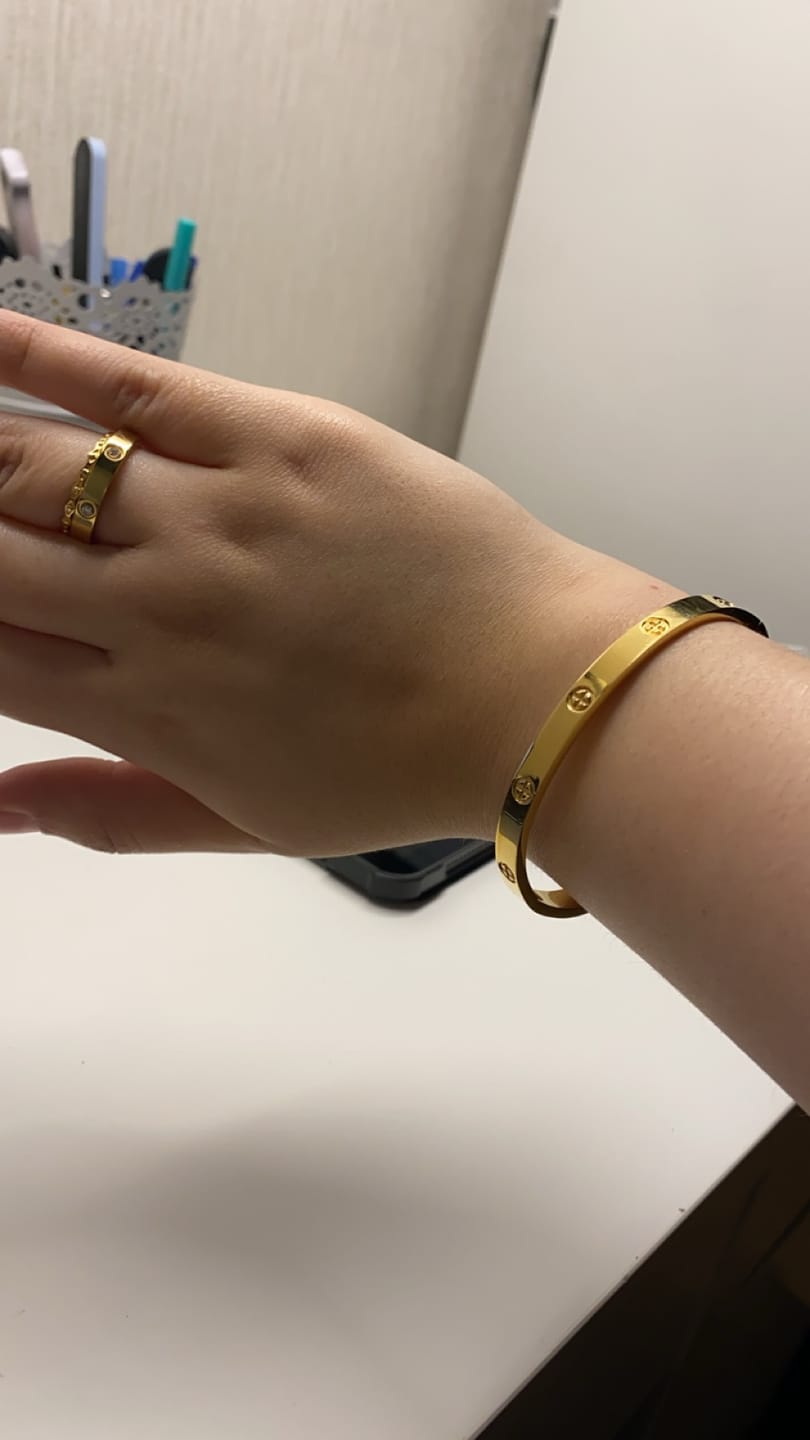 Customer photo review of Crossed Arianna Armreif | 18K vergoldet