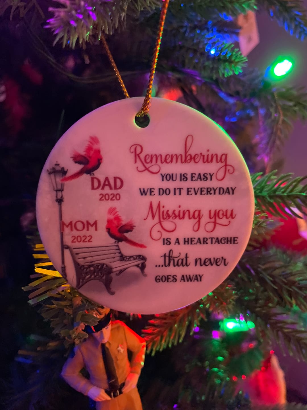 Customer photo review of Cardinals Winter Memorial Personalized Circle Ornament