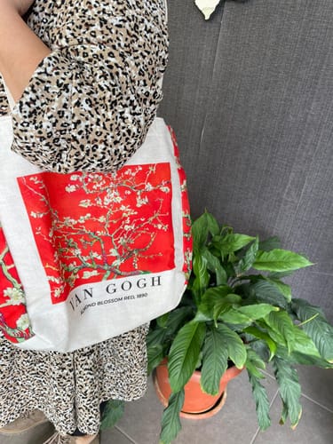 Customer photo review of Almond Blossom RED Badem Çiçeği Omuz Çantası