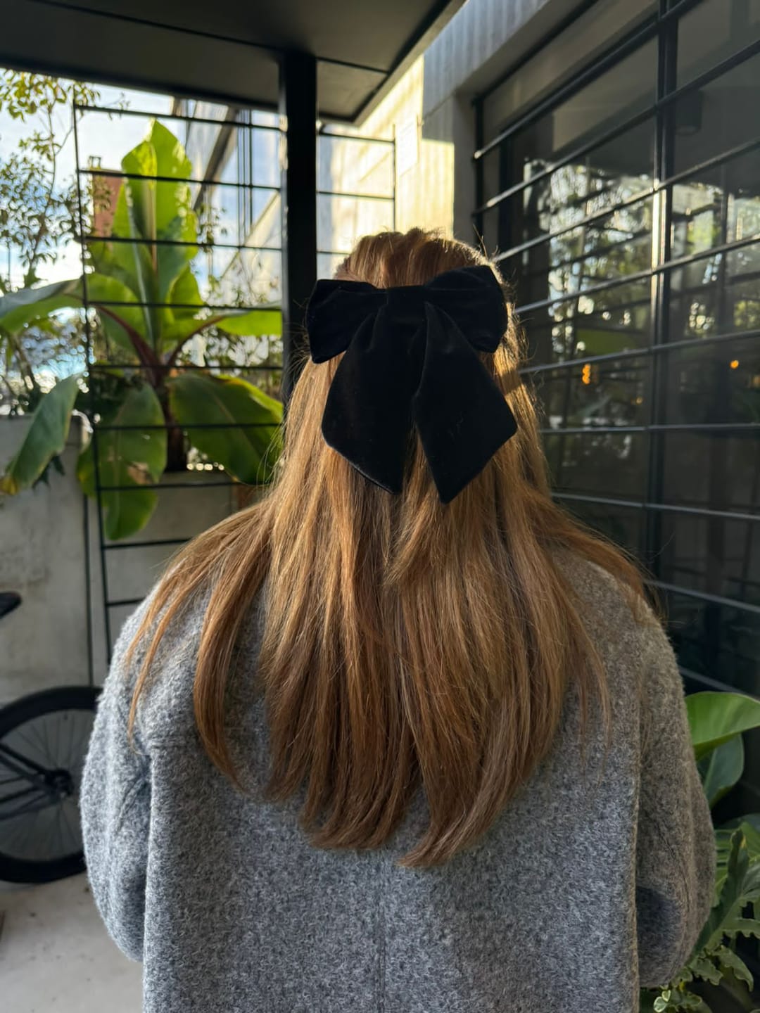 Customer photo review of Moño - Large Black Bow