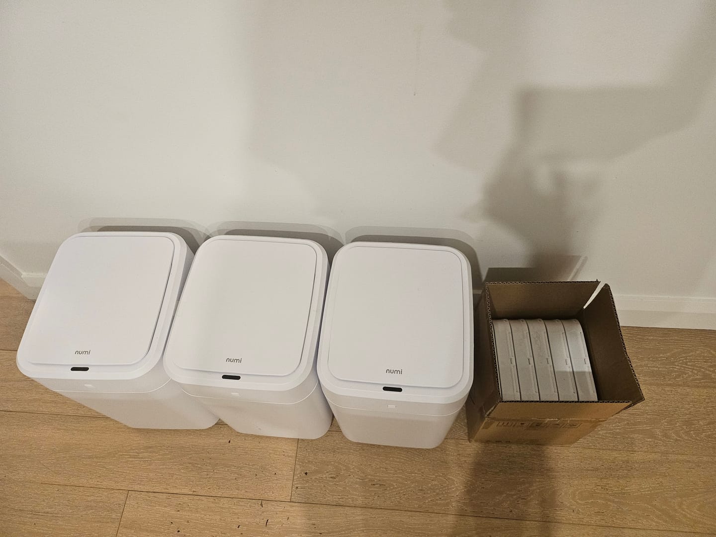 Customer photo review of Numi B1 Self-Sealing Self-Changing Smart Bin