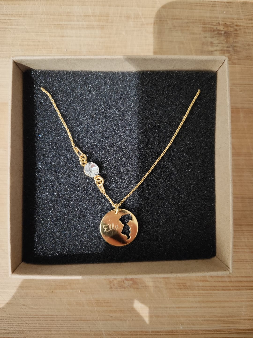 Customer photo review of Halskette mit Geburtsstein und Gravur "Mama"