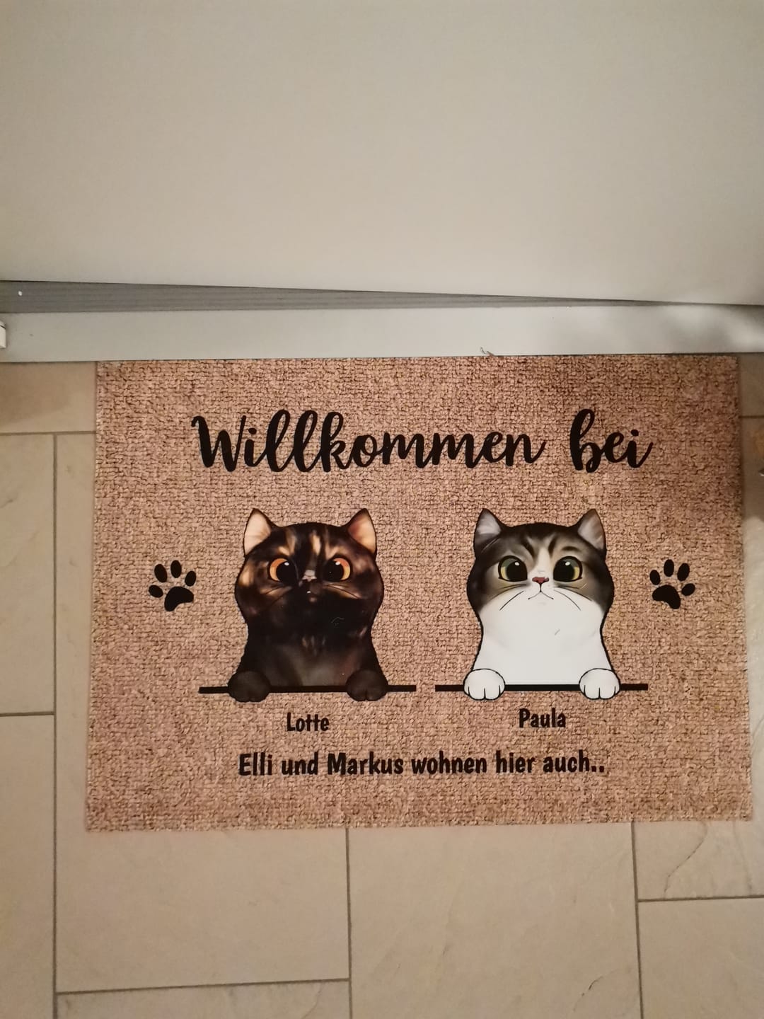 Customer photo review of Willkommen bei neugierigen Katzen - Individuelle Fußmatte