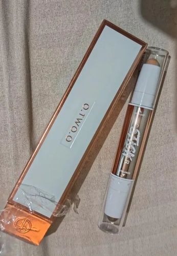 Customer photo review of O.TWO.O GLOW LIFT LIGHT SHADOW CONTOUR STICK