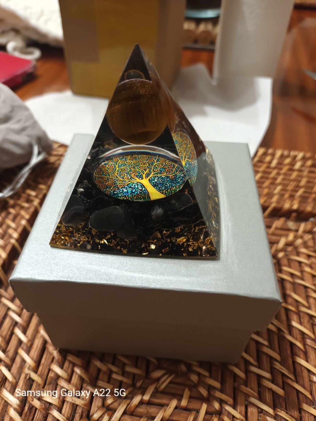 Customer photo review of Orgonite "Arbre de Vie Renaissant" en Oeil de Tigre & Obsidienne