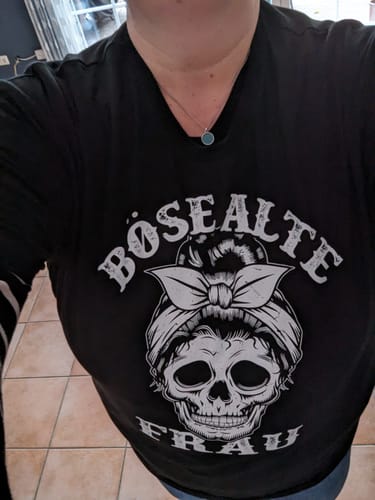 Customer photo review of Böse alte Frau - Damen T-Shirt