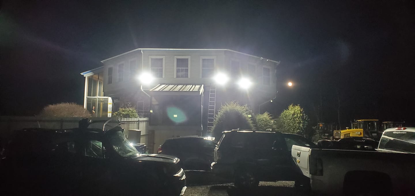 Customer photo review of LED Flood Light - FL4 - 150W - 21750LM -  Flood Mount - DLC