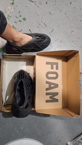 Customer photo review of Yeezy Foam RNNR Onyx