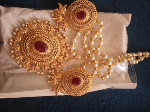 Customer photo review of HANINA Locket Set (Maroon)